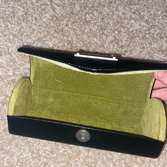 Nicole Miller Classic Black Textured Green Velvet Lined Glasses Hard Case - Picture 4 of 5